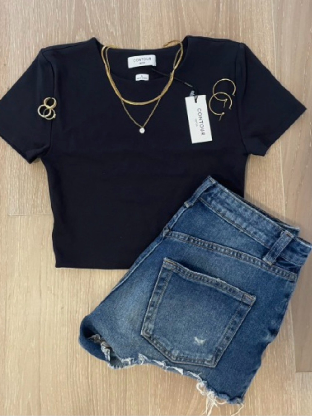 BNWT ARITZIA Black Contour Crop Top